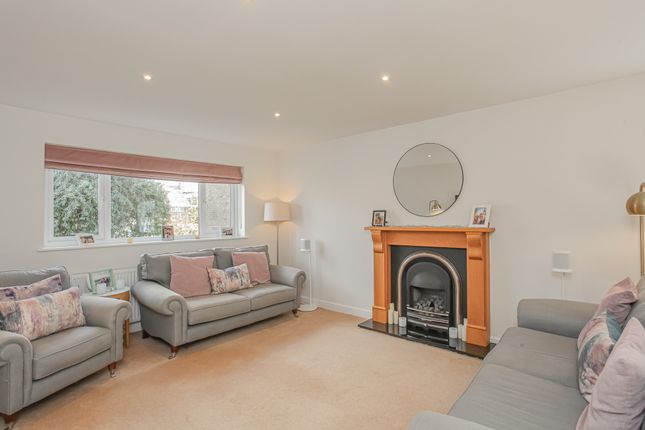 Holliers Crescent, Middle Barton photo 3