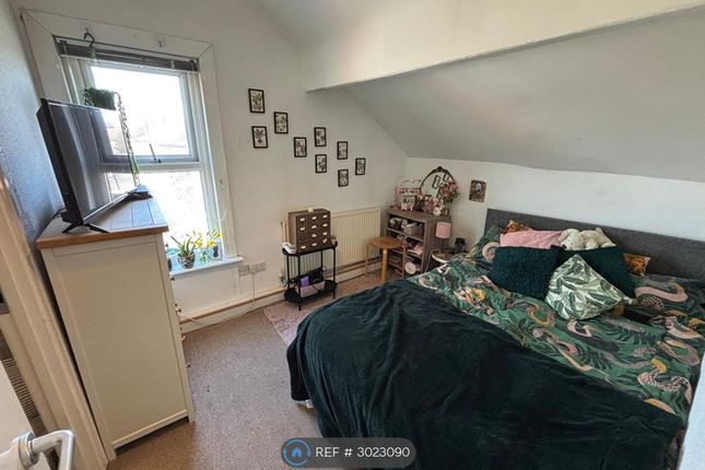 Flat, Spen Road, Leeds photo 3