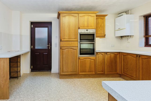 46, Brookside Close, Thame photo 3