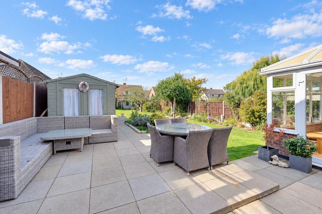 18, Homefields Avenue, South Benfleet photo 3