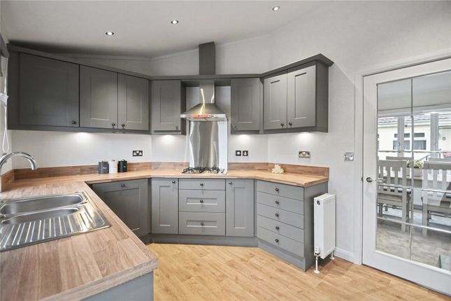 30, St Brelades Court, Edenbridge photo 2