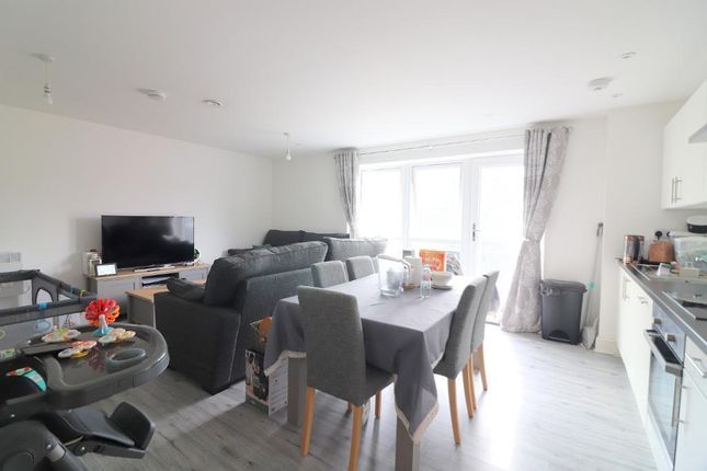 2, Cypress Road, Luton photo 2