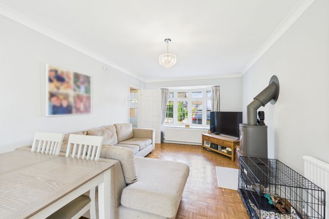 59 Chalk Farm Road, High Wycombe photo 3