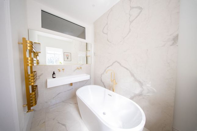 Flat 2, Clovelly Court, Altrincham photo 4
