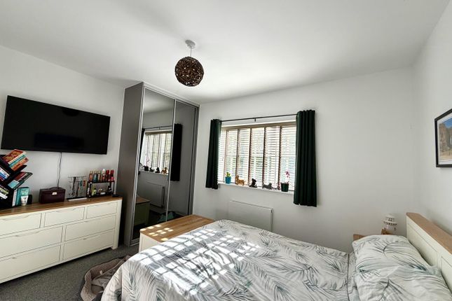 27, Wateringbury Way, Eastbourne photo 2