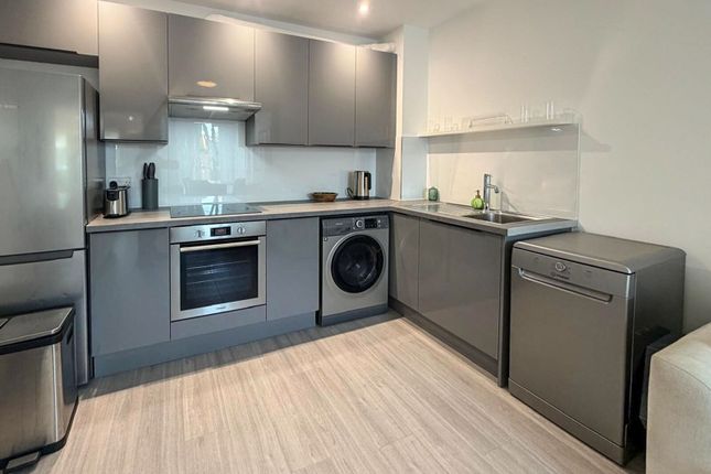 Warwick road, Earls Court photo 3