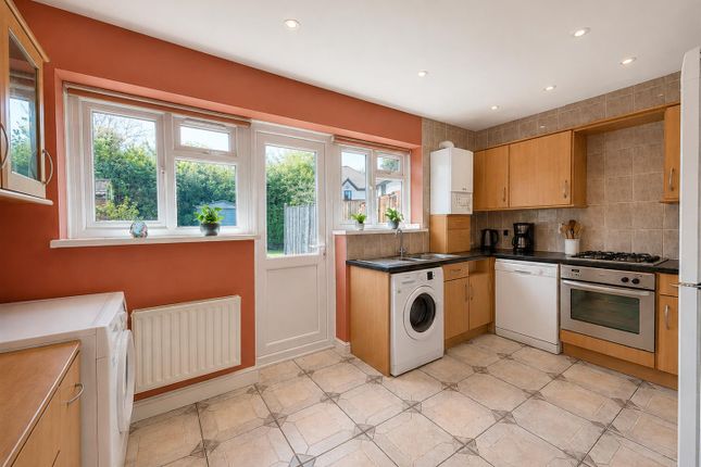 41, St. Crispins Close, Southall photo 3