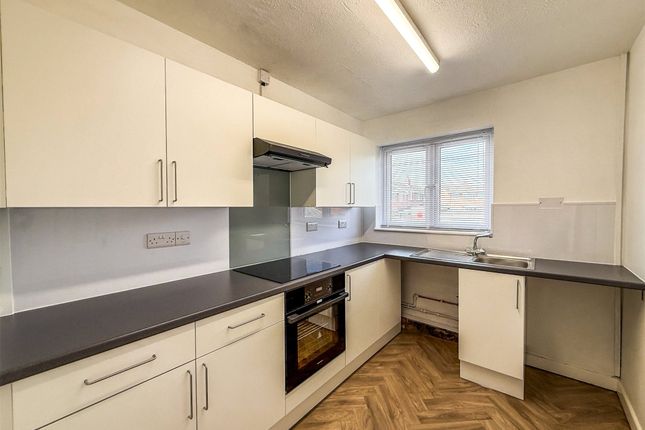 Flat, 2A,, Kilbury Drive, Worcestershire photo 2