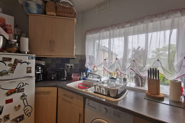 87, Headstone Gardens, Harrow photo 4