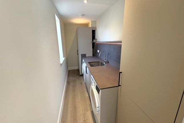 Olive View, Berkeley Drive, West Molesey photo 5