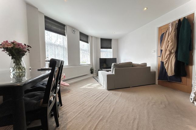 Flat 1, Hexagon House, Wallington photo 2