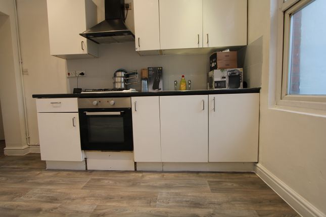 145, London photo 2
