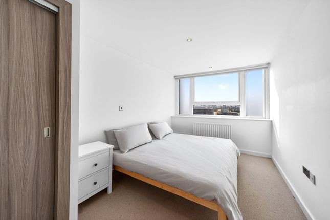 Flat 47, Mallard Point, London photo 5