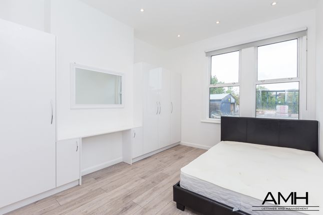 Flat to rent in Station Road, London