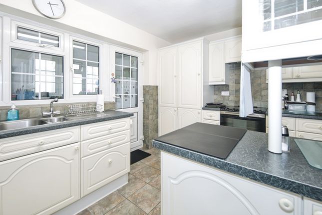 11, Holly Drive, Atherstone photo 4