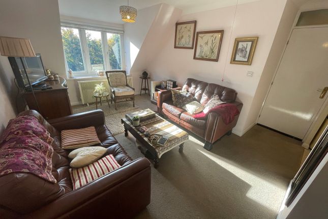 28, Ashley Court, Hatfield photo 2