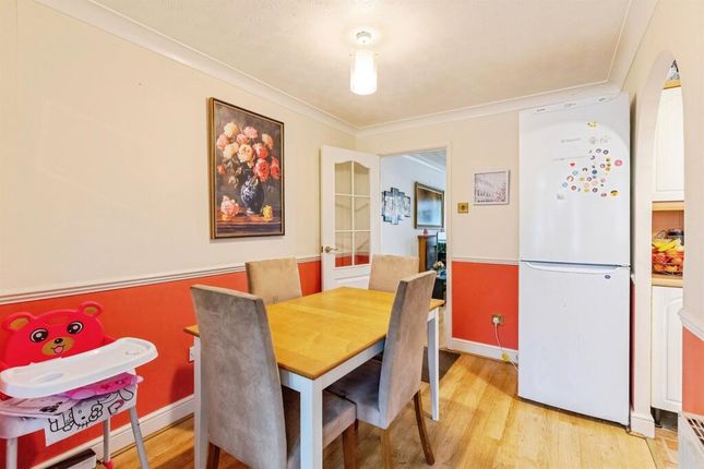 4, Tyne Close, WELLINGBOROUGH photo 4
