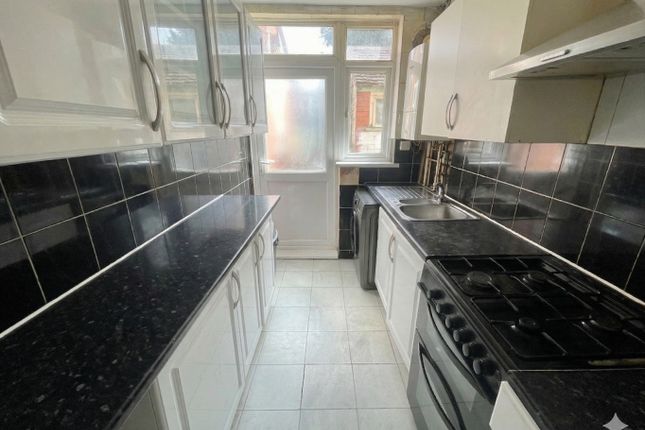 30, Wickstead Avenue, Luton photo 4