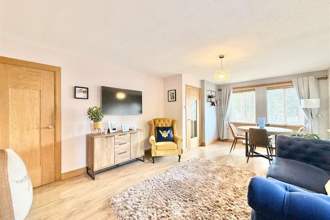 62, Burnside Crescent, Glasgow photo 4