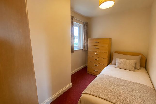 8, Bridge Court, Kettering photo 2