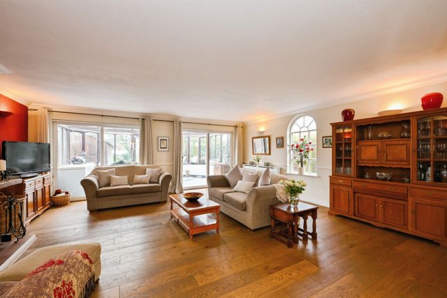 The Bungalow, Station Road, BISHOP'S STORTFORD photo 4