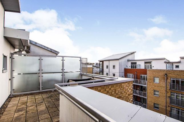 Flat to rent in Kingfisher Meadow, Maidstone, Kent