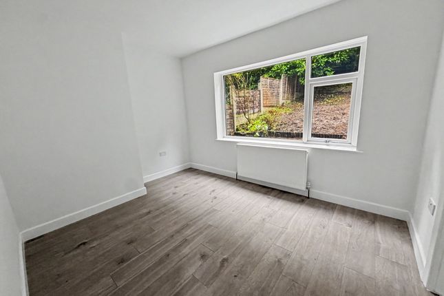 89 Castlewood Road, Salford photo 4
