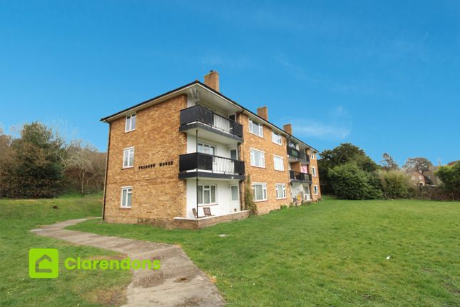 Flat to rent in Reigate, Surrey