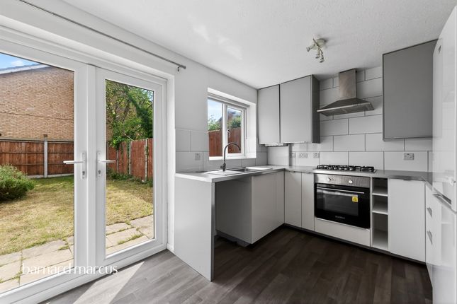 9, Trevithick Close, Feltham photo 3