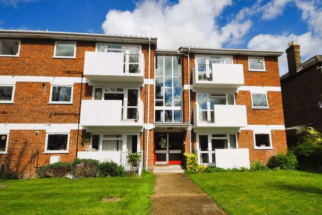 Flat to rent in Alexandra Road, Kingston Upon Thames