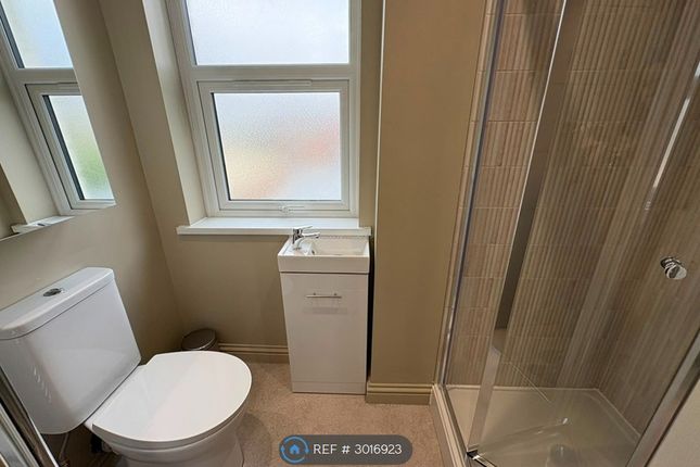 Room   Rawdon Road, Maidstone photo 4