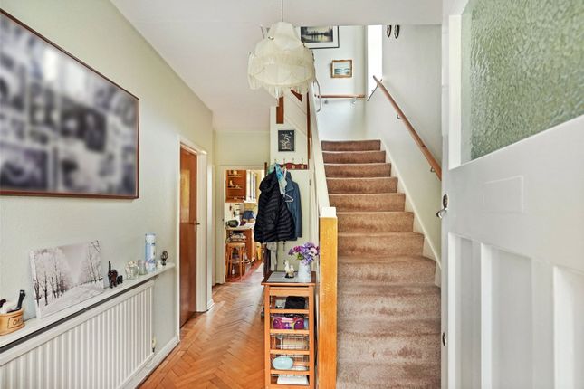 19, Chestnut Avenue, Hampton photo 4