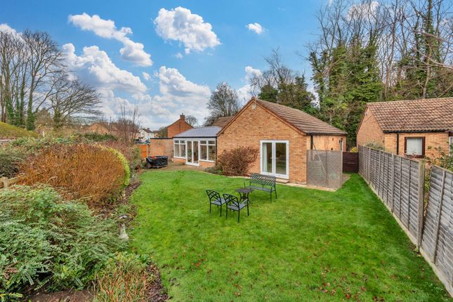 24 Ryecroft Lane, Royston photo 2
