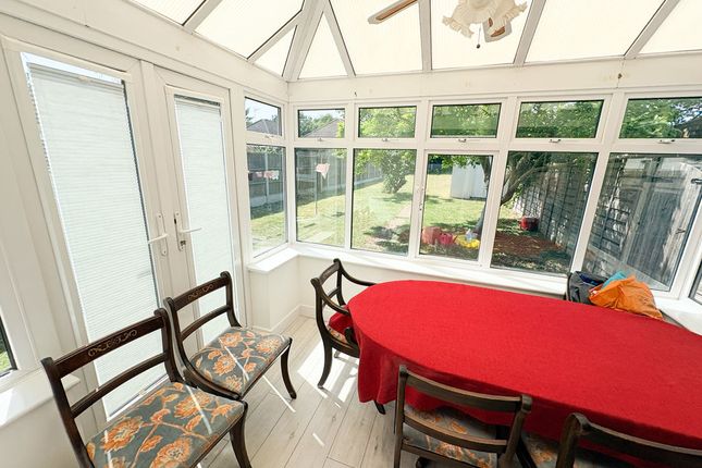 41, Eastbourne Grove, Westcliff-On-Sea photo 3