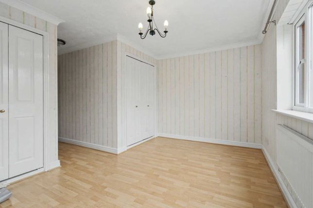 4, Burton Way, Cambs photo 5