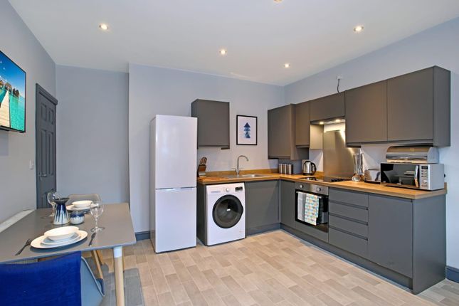 Room 2, 8, Cow Close Road, Leeds photo 4
