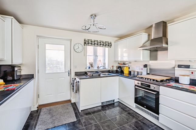 46, Kensington Way, Polegate photo 4