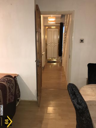 32, Cherrydown West, Basildon photo 3