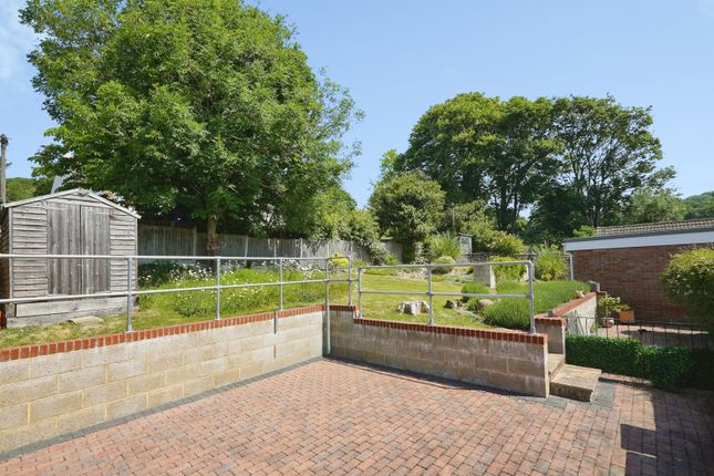 6, Woodside Close, Dover photo 2