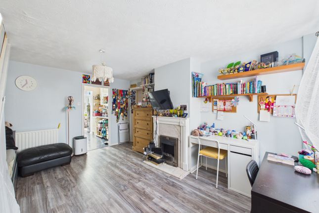 34 Lichfield Road, Fareham photo 3