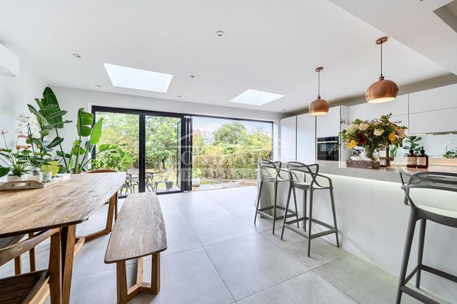 Coldharbour Lane, Bushey photo 4