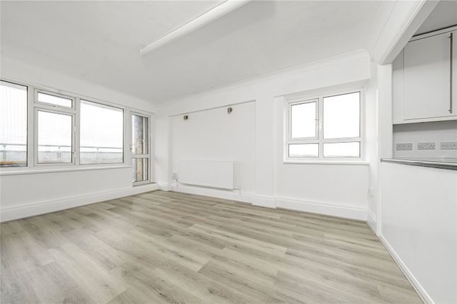 28, Oatlands Court, London photo 4