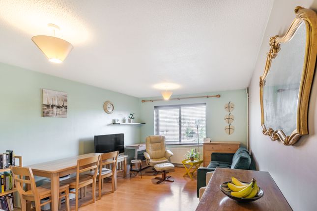 67, Peerless Drive, Uxbridge photo 3