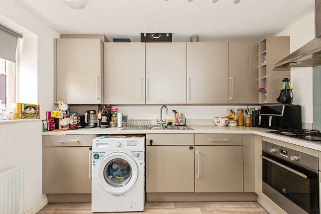 94, Webber Street, Surrey photo 3