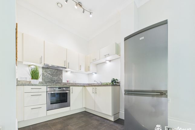 Flat 4, Glenfern, 2 Archers Road, Southampton photo 2
