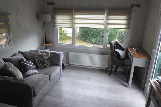 17, Newlands Park, Bedmond Road, Bedmond, Abbots Langley photo 3