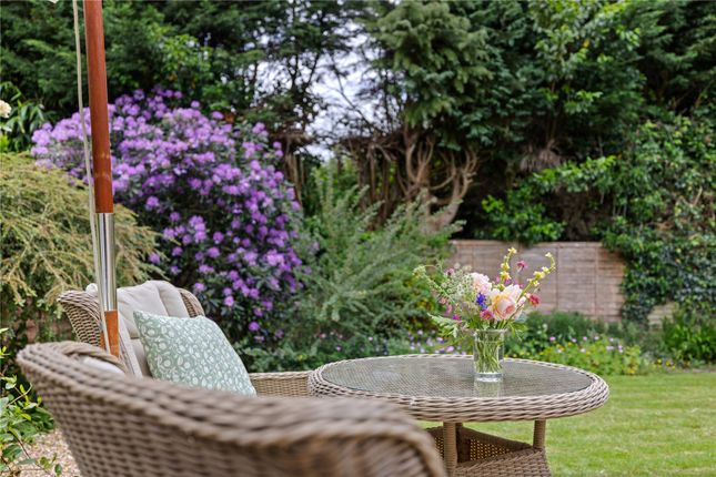 2, Eliot Drive, Surrey photo 3