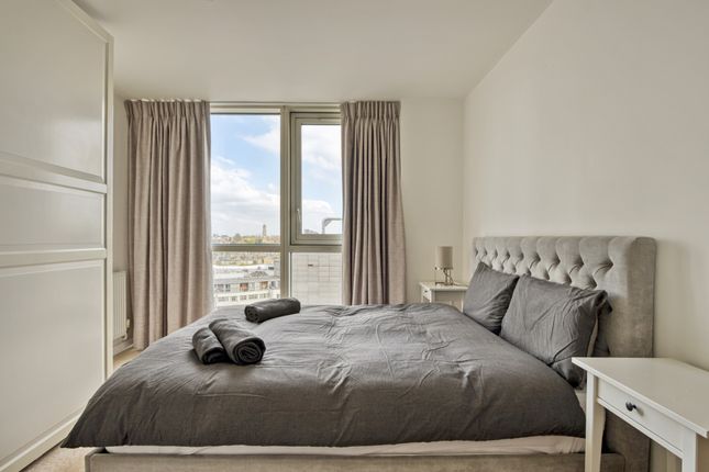 Flat to rent in Argento Tower, Mapleton Road, London