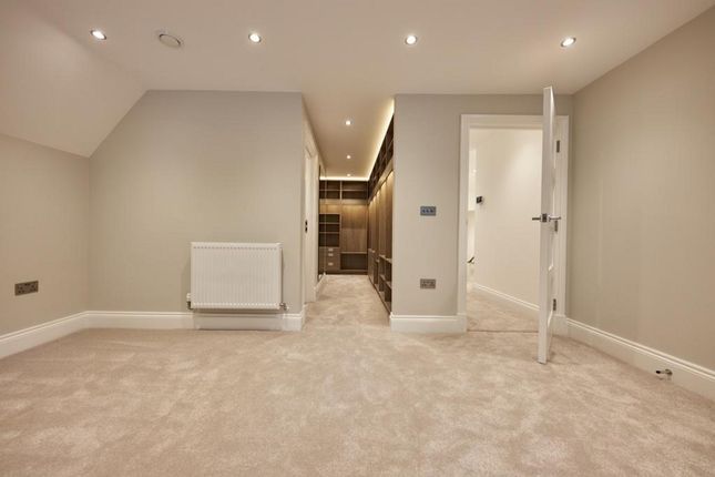 Flat Flat 1, 92, Holders Hill Road, London photo 5