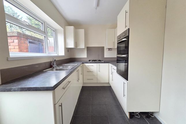 33, Bullus Road, Stourport-On-Severn photo 2
